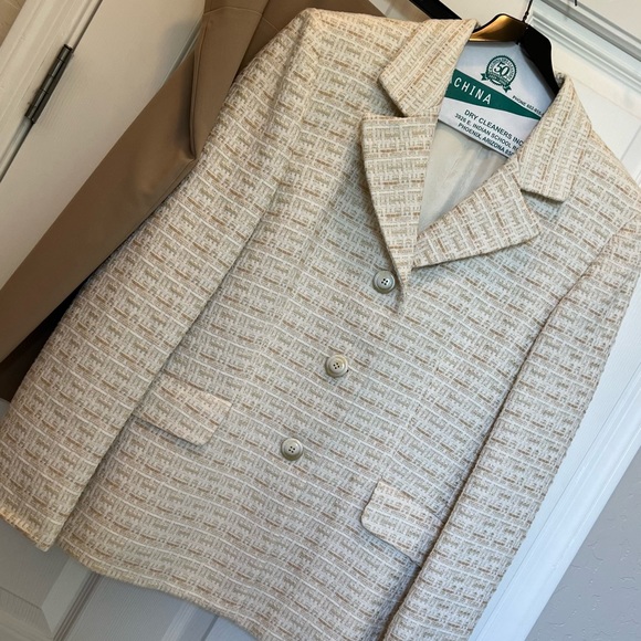 Kasper Jacket size 16 with Ellen Tracy Tan Skirt Size 16. Excellent condition - Picture 3 of 8